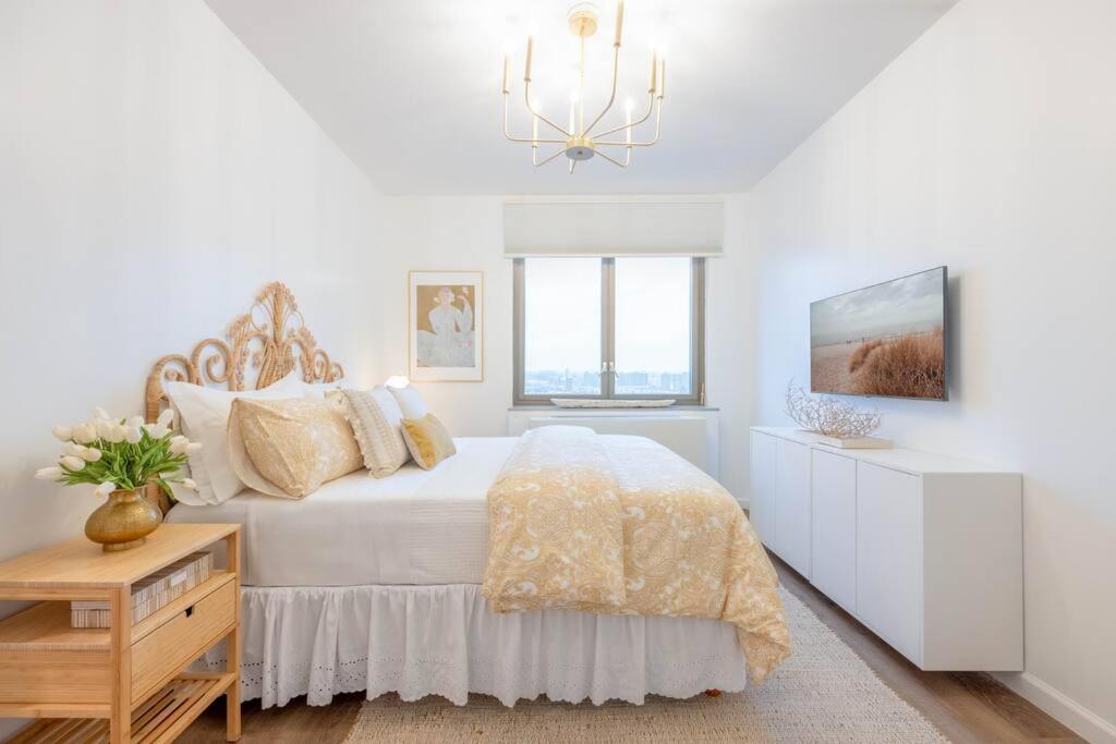 Pangsapuri Designer Apt For 6, City Views, Near Times Square!