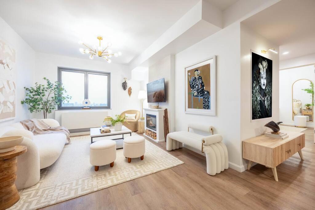 Designer Apt For 6, City Views, Near Times Square! New York
