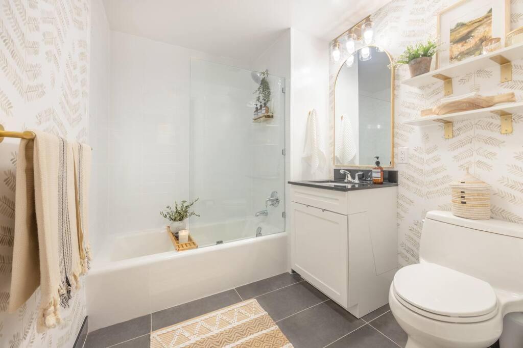 Designer Apt For 6, City Views, Near Times Square! * New York
