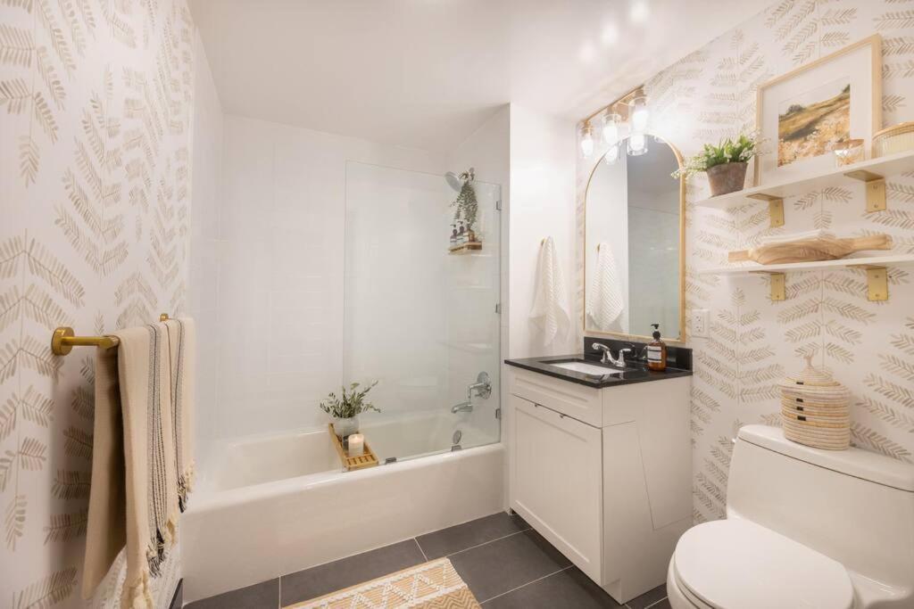 Designer Apt For 6, City Views, Near Times Square!