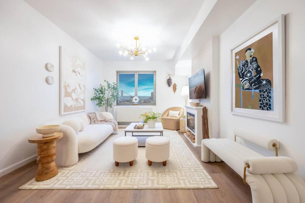 Designer Apt For 6, City Views, Near Times Square! Apartment