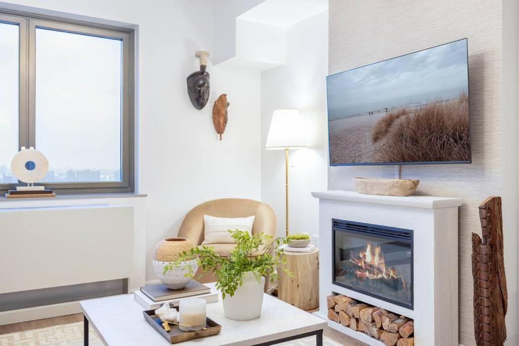 Designer Apt For 6, City Views, Near Times Square! Apartment *