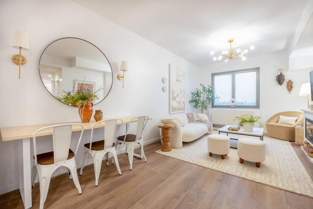 Pangsapuri Designer Apt For 6, City Views, Near Times Square! *