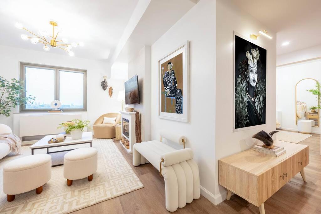 Designer Apt For 6, City Views, Near Times Square! Apartment New York